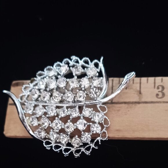 Clear Rhinestone Leaf Shaped Brooch - Picture 3 of 4